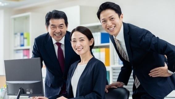 喜んでいる採用担当者